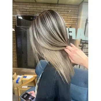 ［心斎橋バレイヤージュ］グレージュカラーが得意な美容室