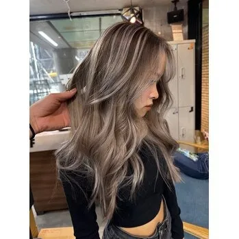 バレイヤージュは心斎橋LAFFにおまかせ！