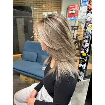 海外スタイルなら心斎橋美容室LAFFへ！